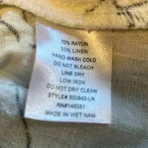 Monteau Los Angeles Size Medium White/Black Floral Linen Blend Wrap Style Dress. - Picture 9 of 13